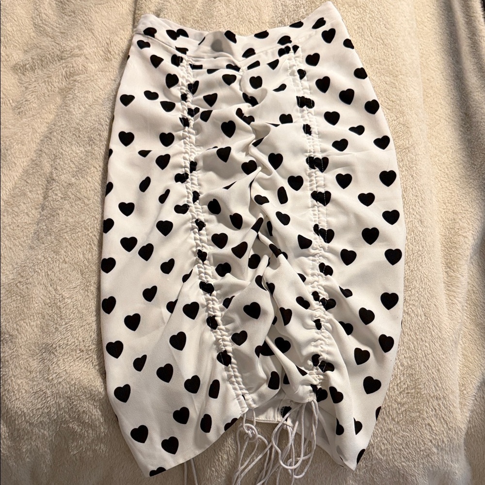 White and Black Heart Patterned Skirt